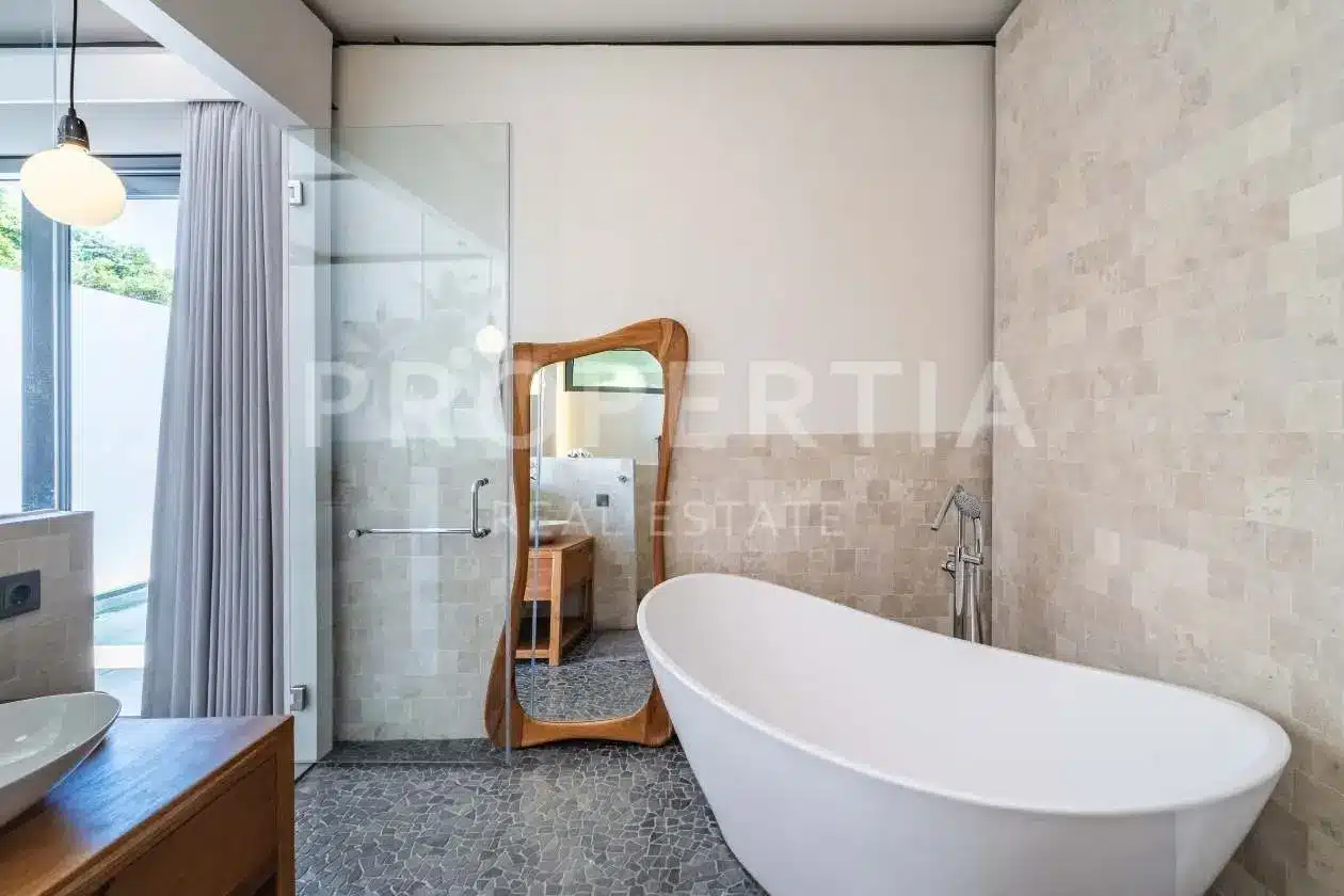 Bathroom 2 at Charming 3-Bedroom Freehold Villa in Vibrant Uluwatu (PPV4805), listing by PROPERTIA.