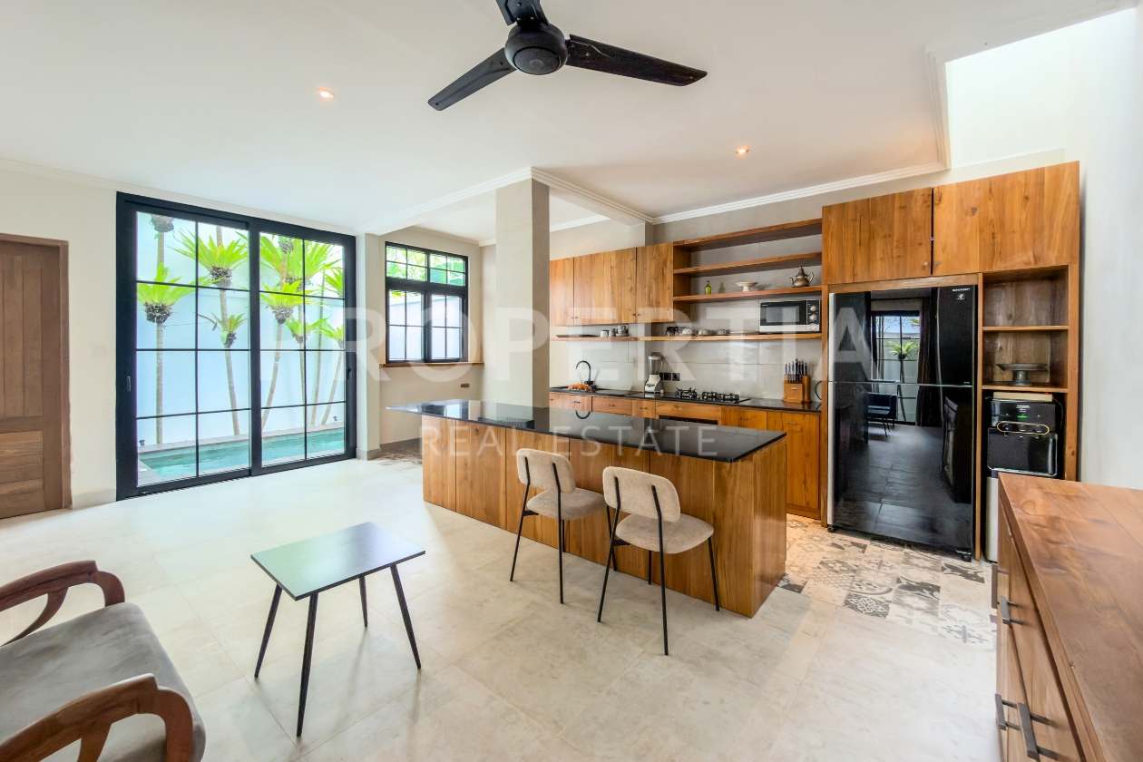 PPV4891_5_updated_dining and kitchen Dining Area (Perspective 2) at Charming Freehold Family Home in Seminyak (PPV4891), listing by PROPERTIA.