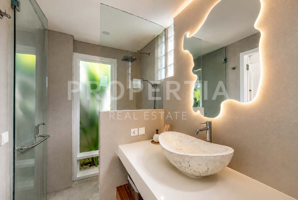 Bathroom 1 at Tranquil Turnkey 2 Bedroom Villa in Padonan (PPV4921), listing by PROPERTIA.