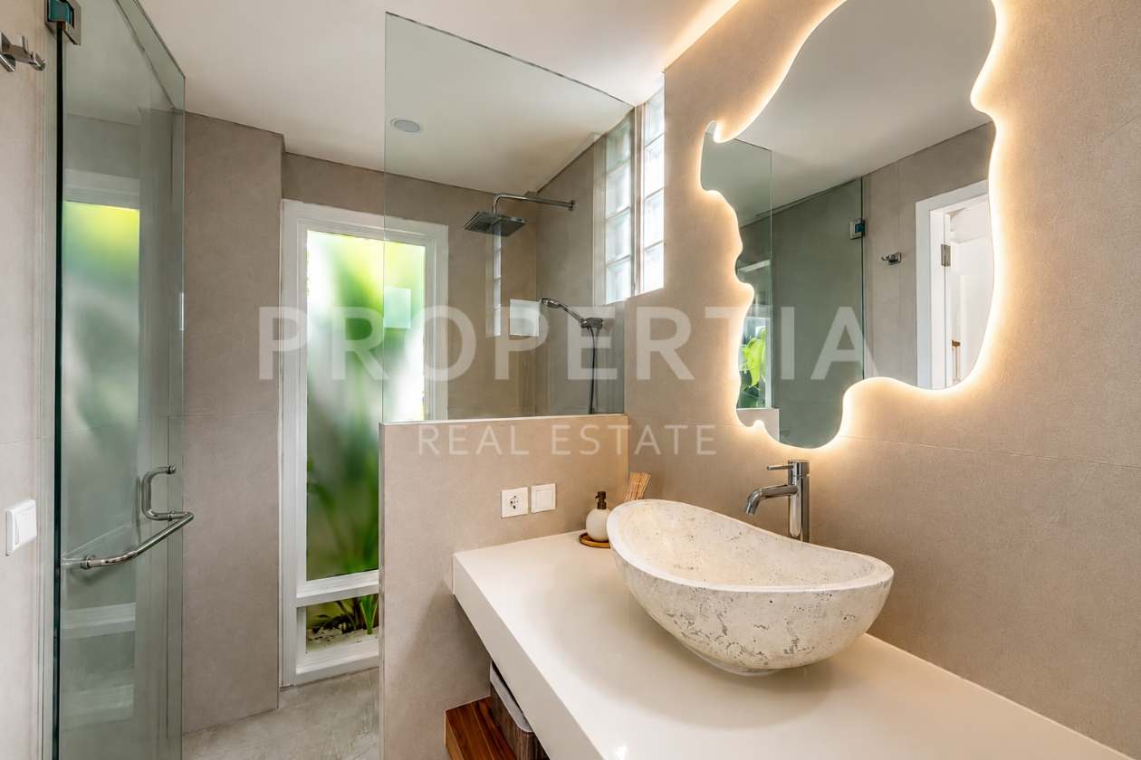 Bathroom 1 at Tranquil Turnkey 2 Bedroom Villa in Padonan (PPV4921), listing by PROPERTIA.