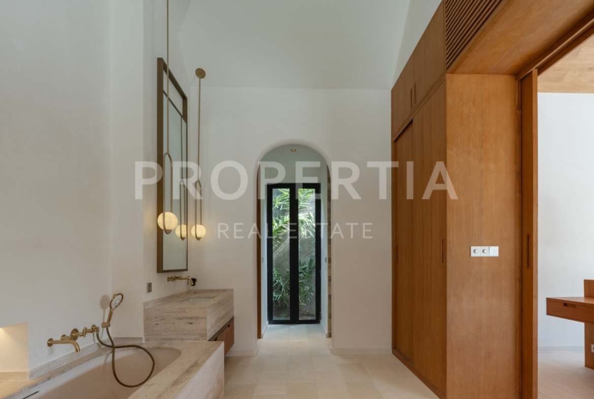 Bathroom at Timeless Tropical 5-Bedroom Villa in Tiying Tutul (PPV4981), listing by PROPERTIA.