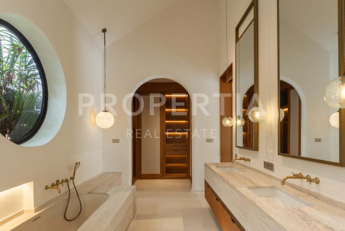 Bathroom 2 at Timeless Tropical 5-Bedroom Villa in Tiying Tutul (PPV4981), listing by PROPERTIA.